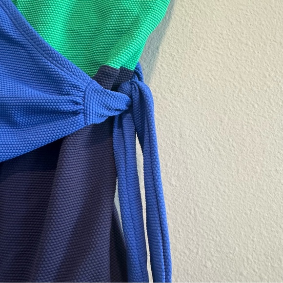 Tommy Bahama Colorful Colorblock V Neck One Piece Swimsuit 16 - Picture 4 of 8